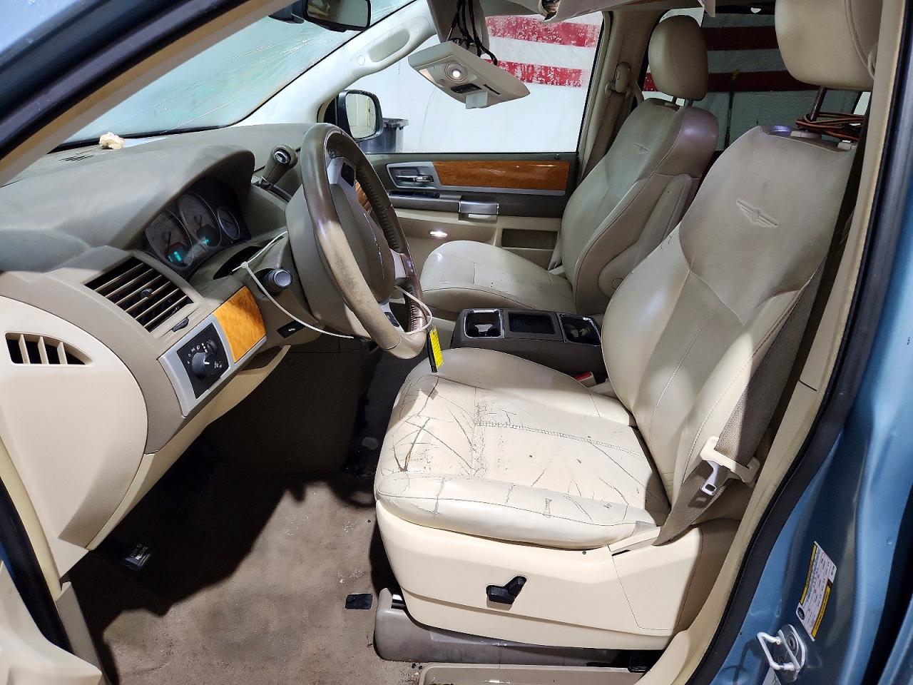 2010 CHRYSLER TOWN & COUNTRY LIMITED photo 7