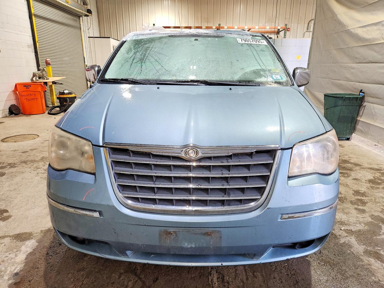 2010 CHRYSLER TOWN & COUNTRY LIMITED photo 5