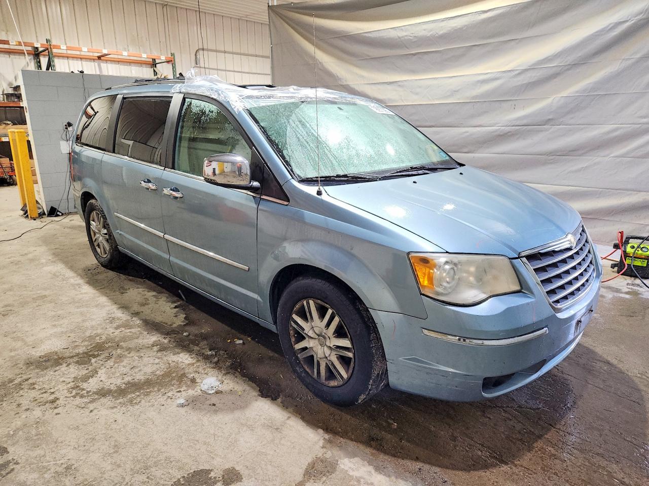 2010 CHRYSLER TOWN & COUNTRY LIMITED photo 4