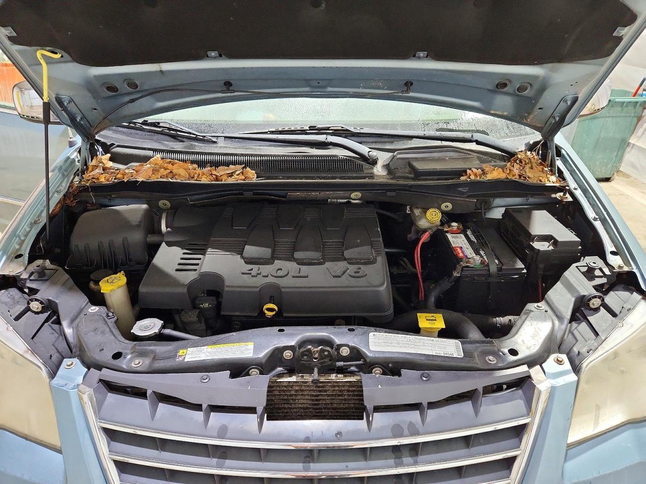 2010 CHRYSLER TOWN & COUNTRY LIMITED photo 12