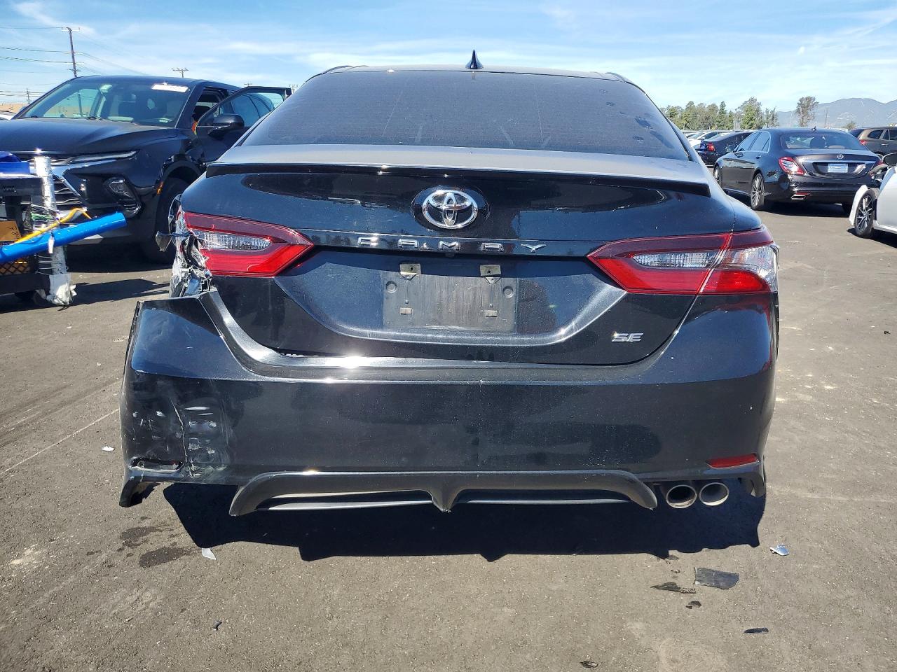 2022 TOYOTA CAMRY SE photo 6