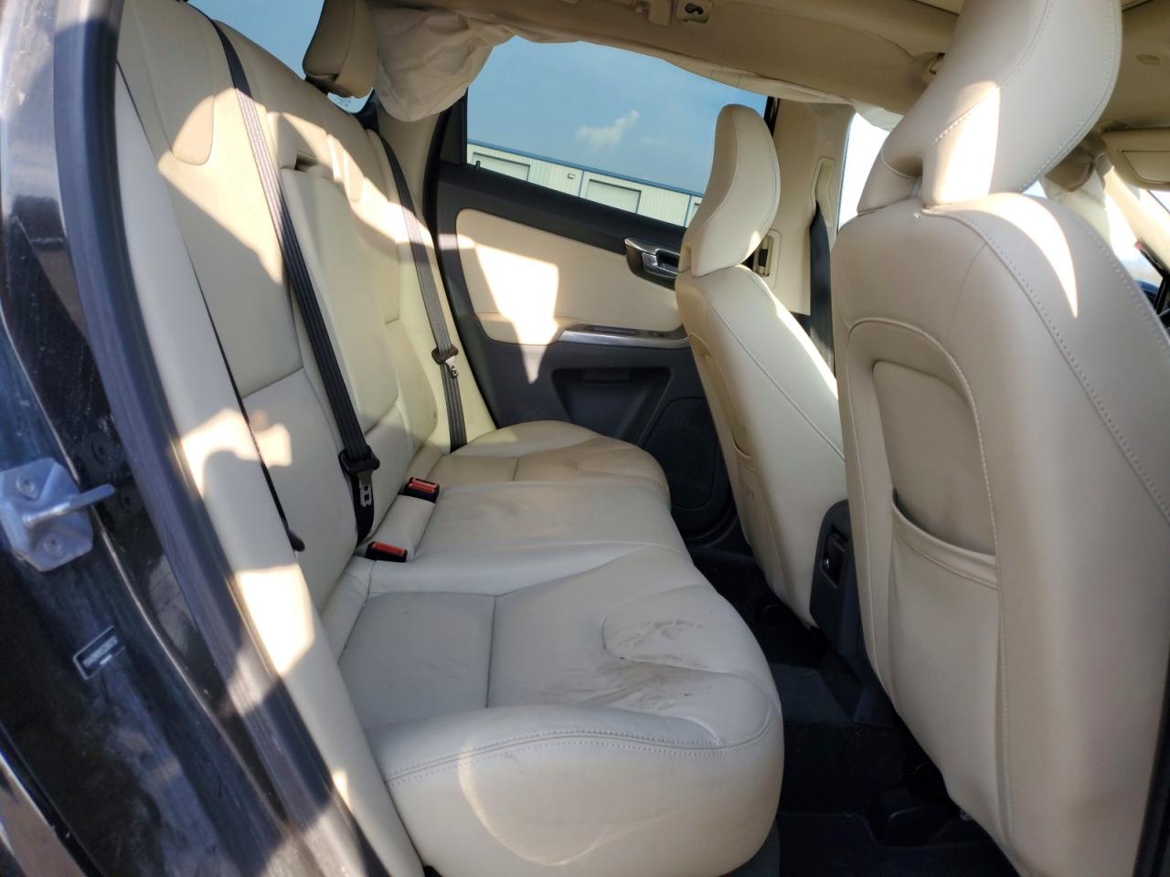 2016 VOLVO XC60 T6 PLATINUM photo 31