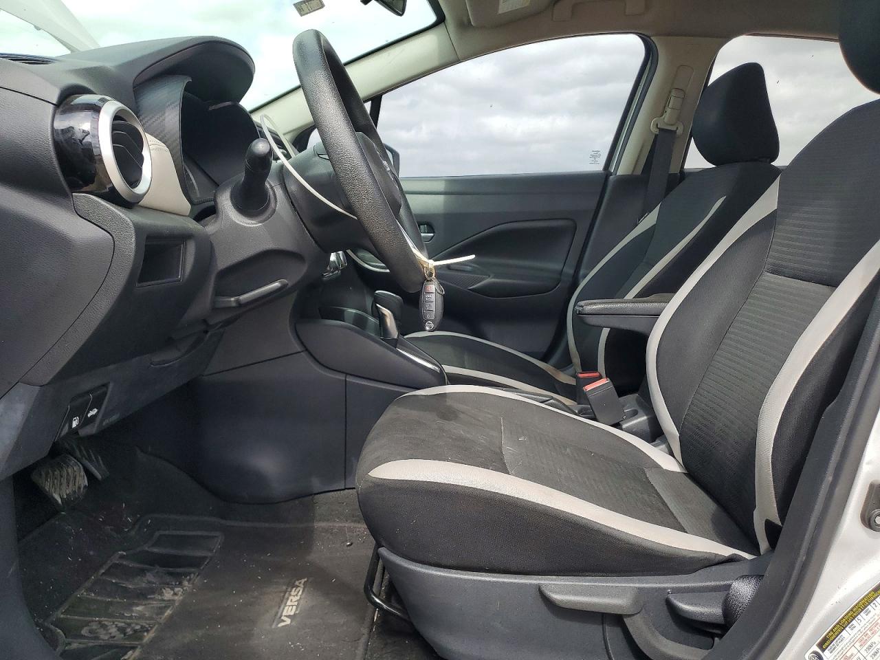 2020 NISSAN VERSA SV photo 7