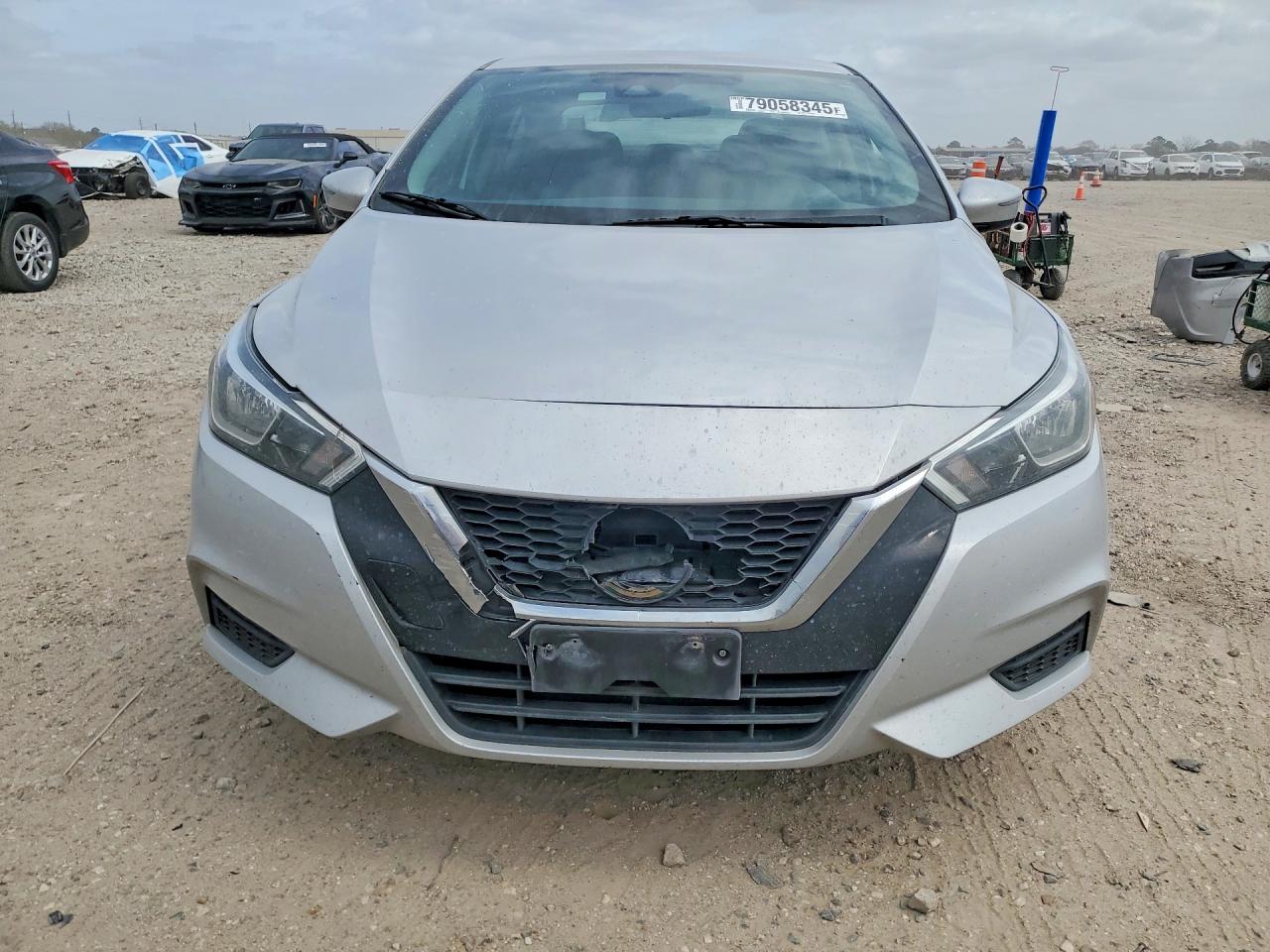 2020 NISSAN VERSA SV photo 5