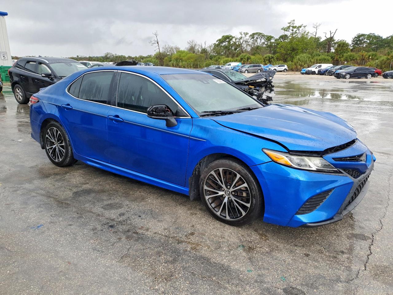 2018 TOYOTA CAMRY SE photo 4