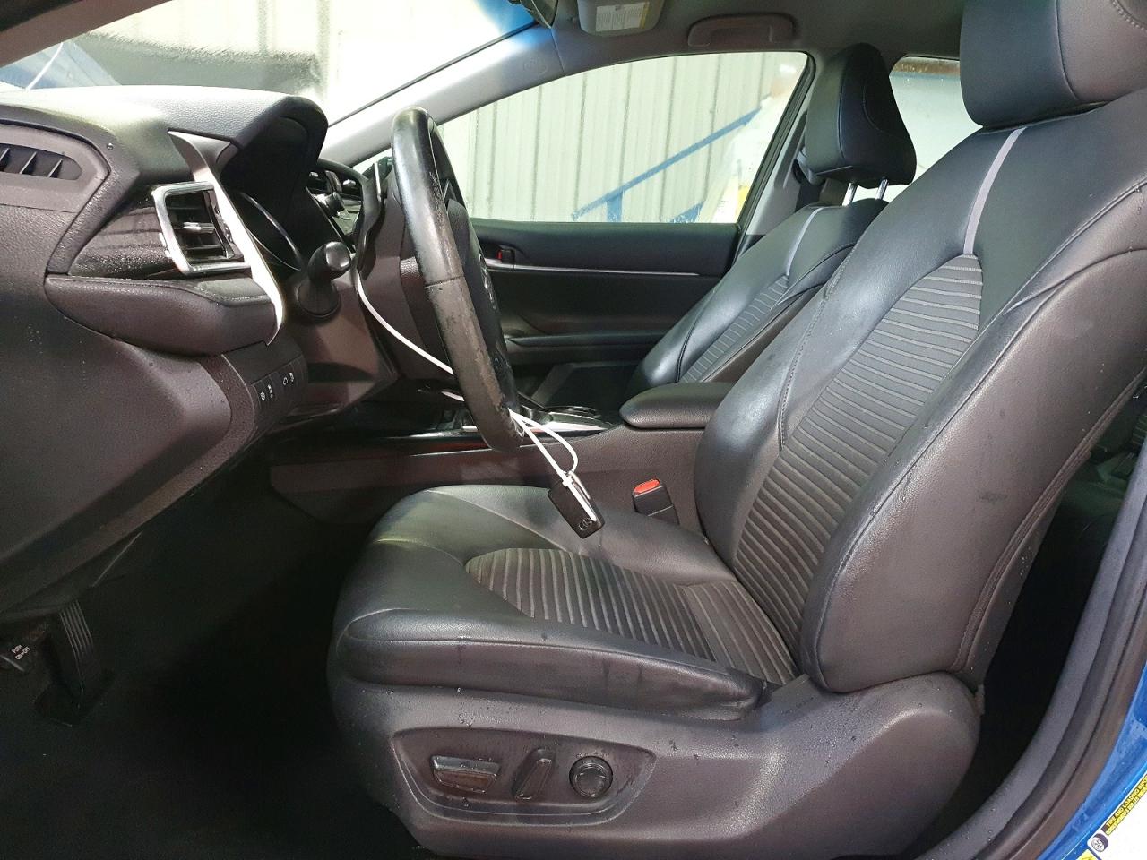 2018 TOYOTA CAMRY SE photo 7