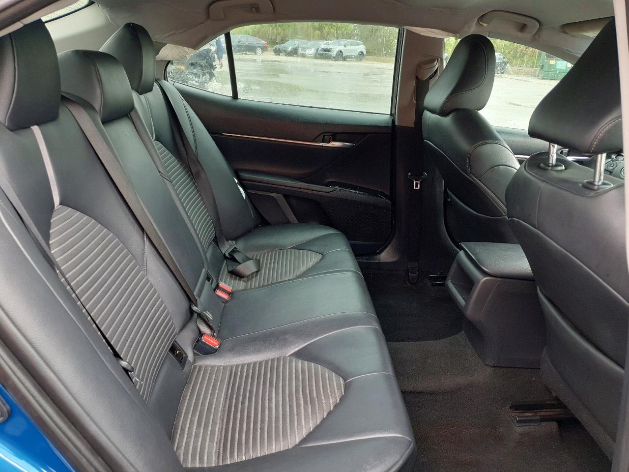 2018 TOYOTA CAMRY SE photo 10