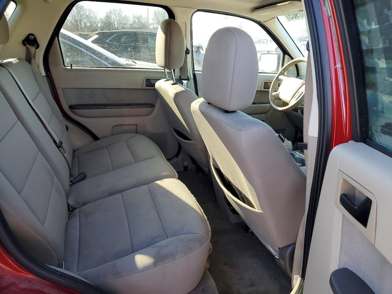 2010 FORD ESCAPE XLT photo 31