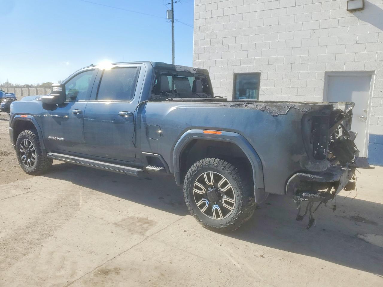 2020 GMC SIERRA K2500 AT4 photo 3