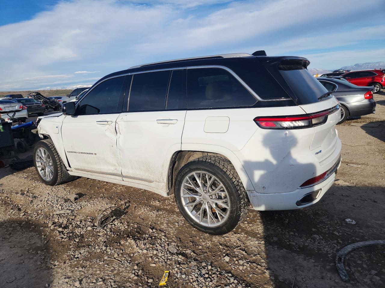 2023 JEEP GRAND CHEROKEE SUMMIT 4XE photo 3