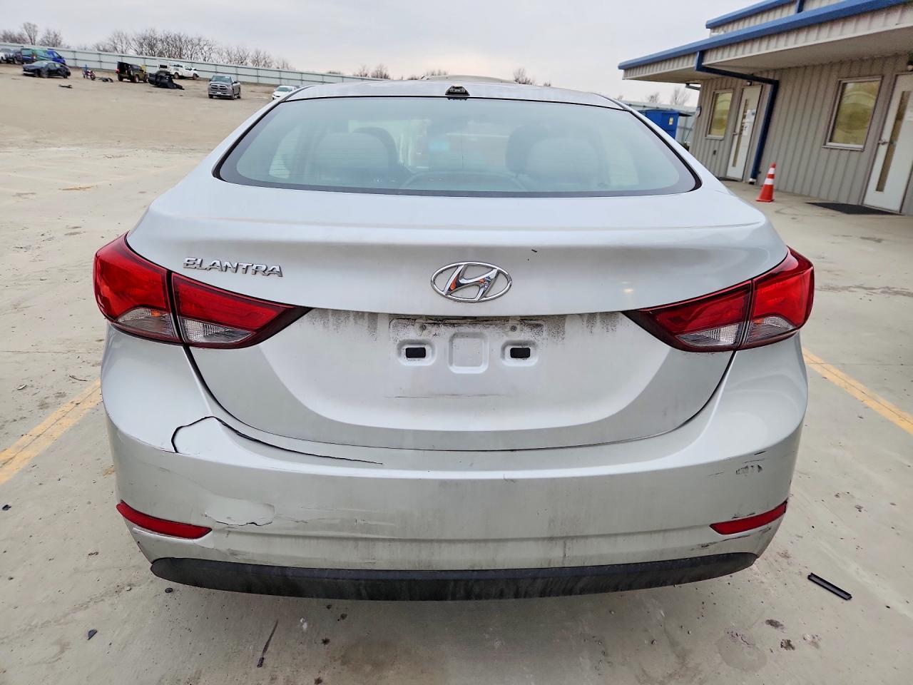 2016 HYUNDAI ELANTRA SE photo 6