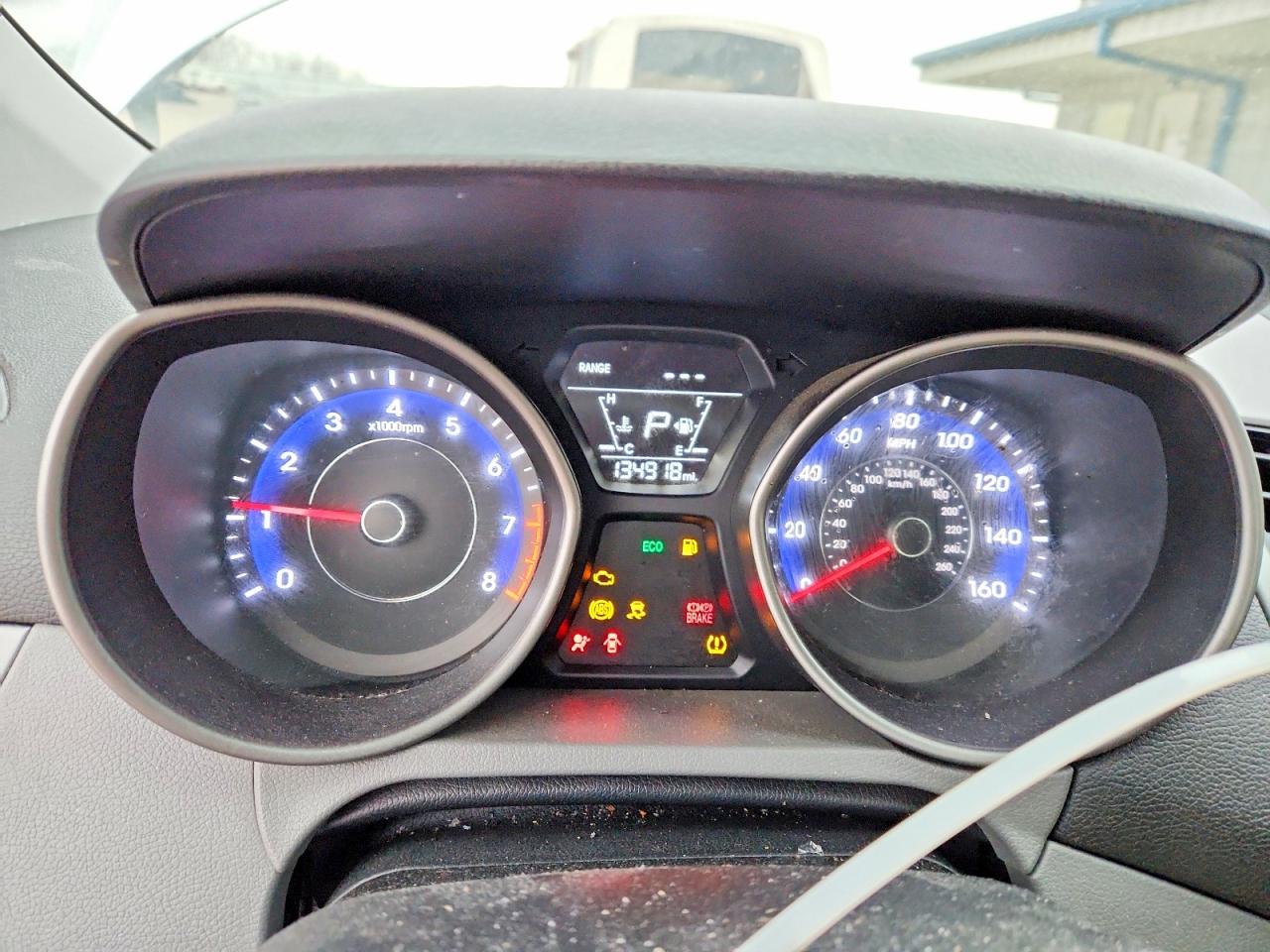 2016 HYUNDAI ELANTRA SE photo 9
