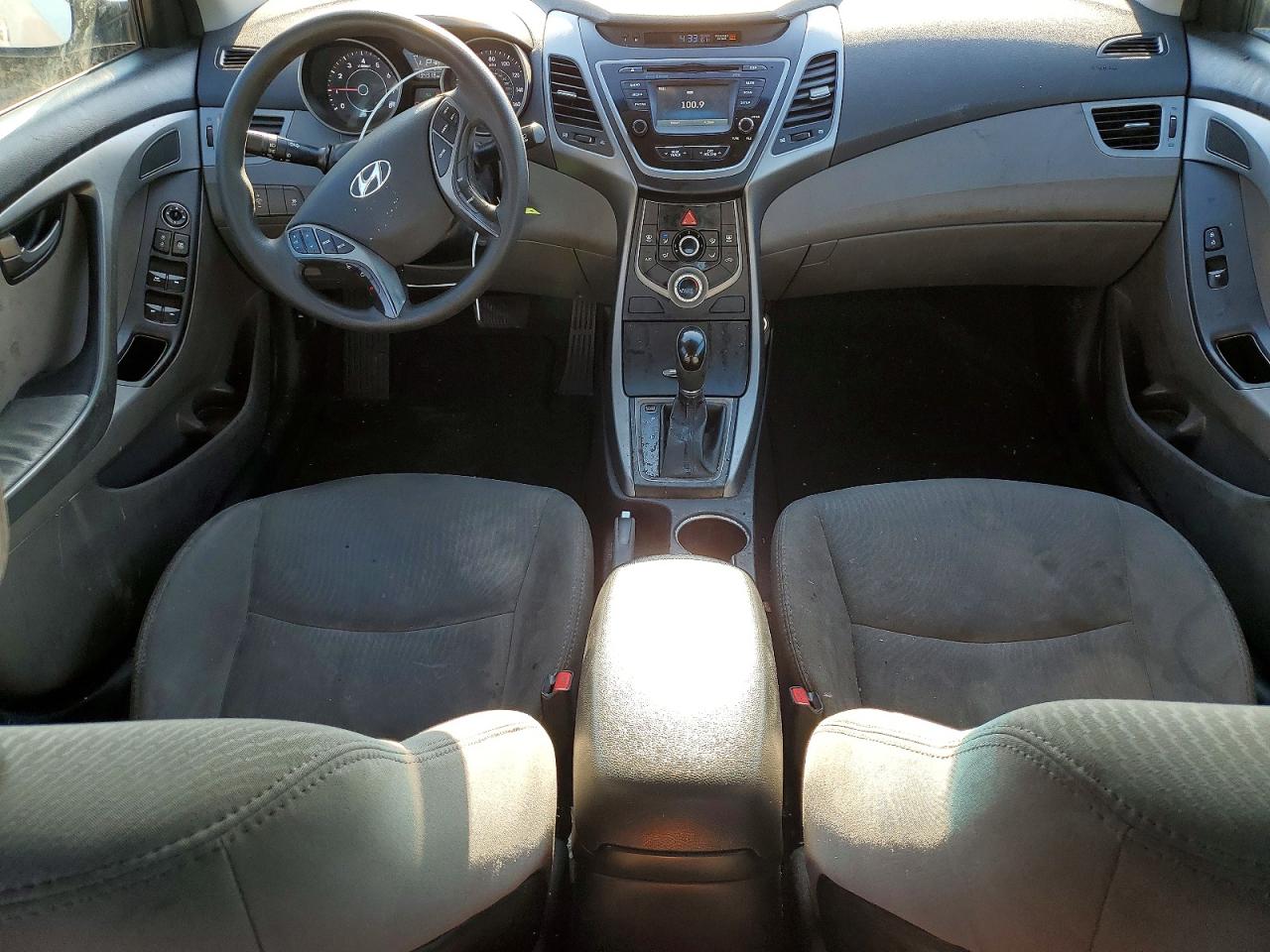 2016 HYUNDAI ELANTRA SE photo 8