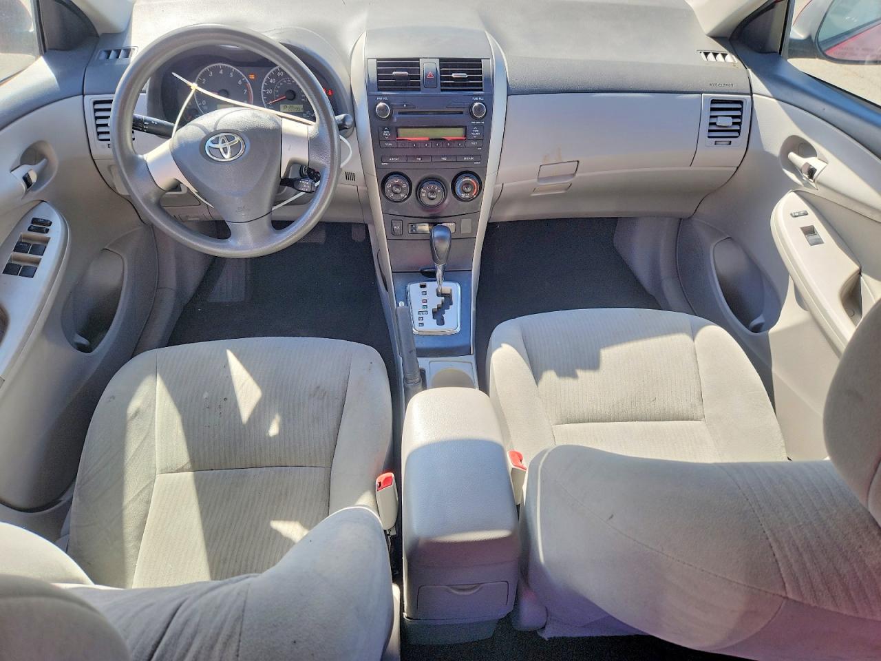 2010 TOYOTA COROLLA LE photo 15