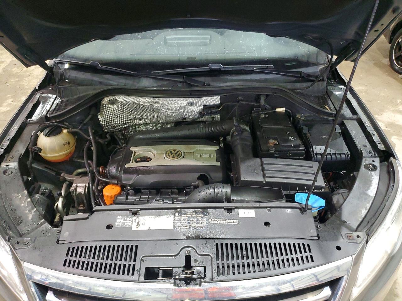 2011 VOLKSWAGEN TIGUAN S photo 12