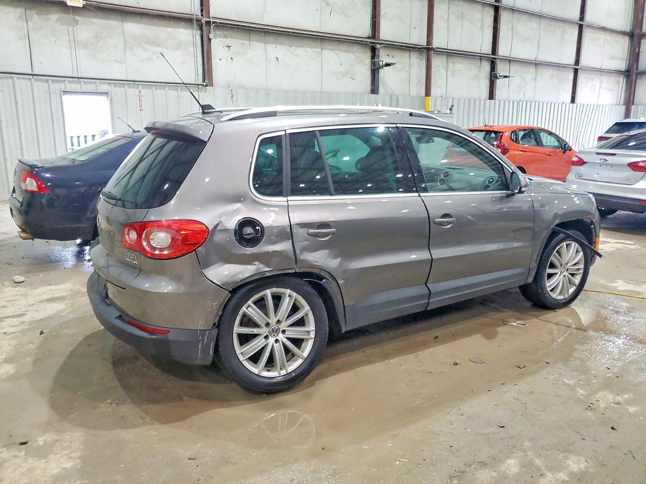 2011 VOLKSWAGEN TIGUAN S photo 3