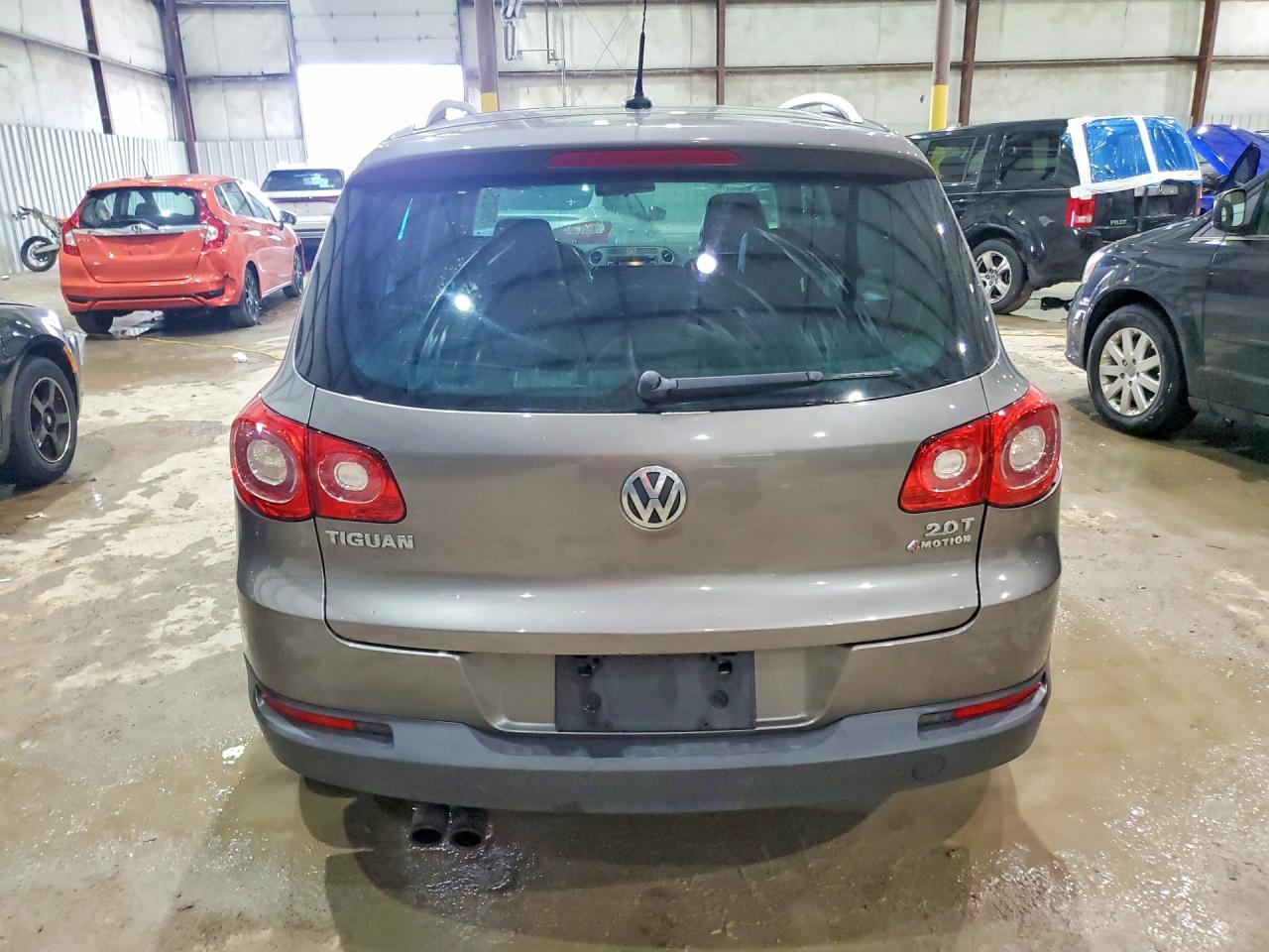 2011 VOLKSWAGEN TIGUAN S photo 6