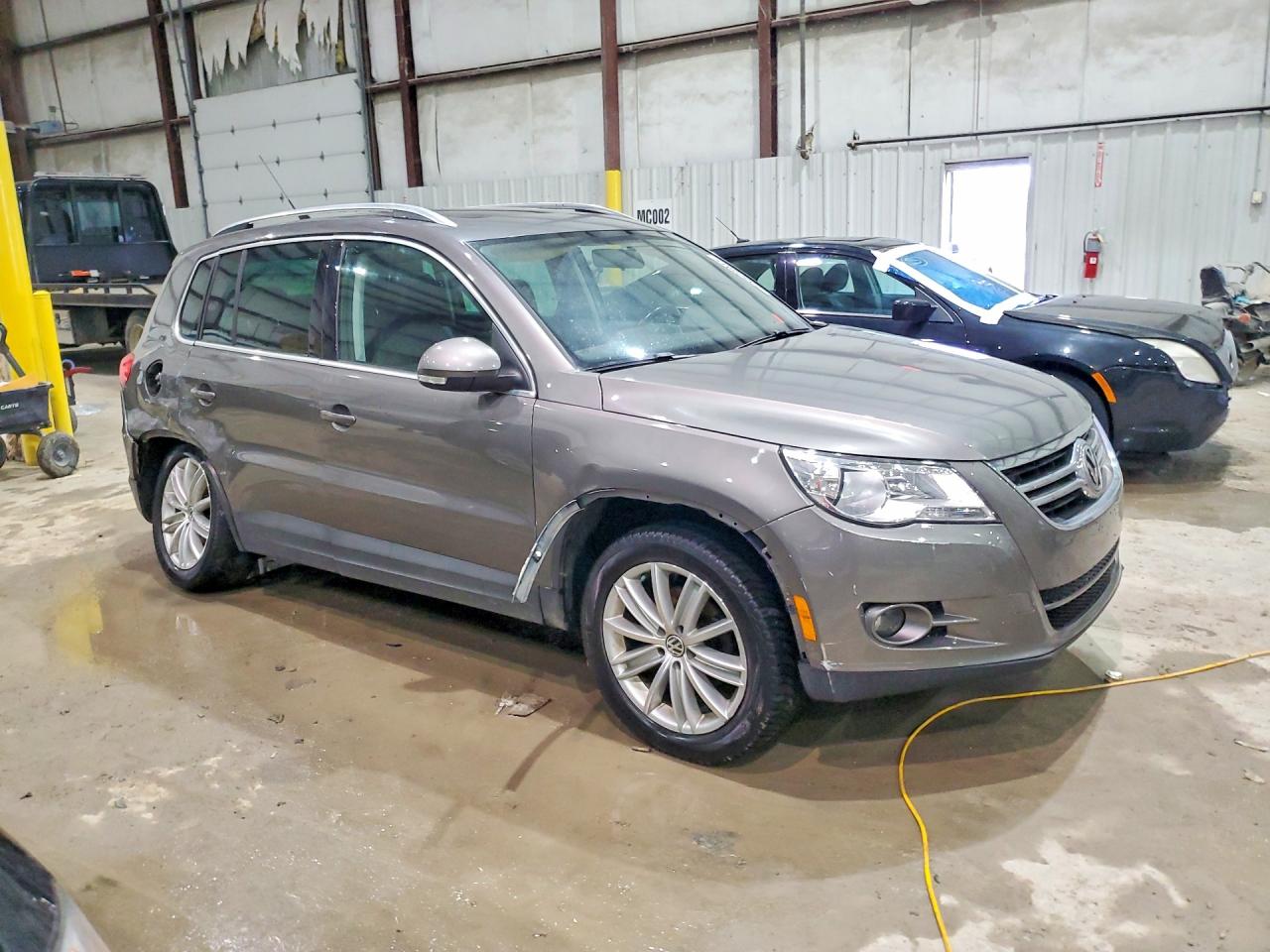 2011 VOLKSWAGEN TIGUAN S photo 4