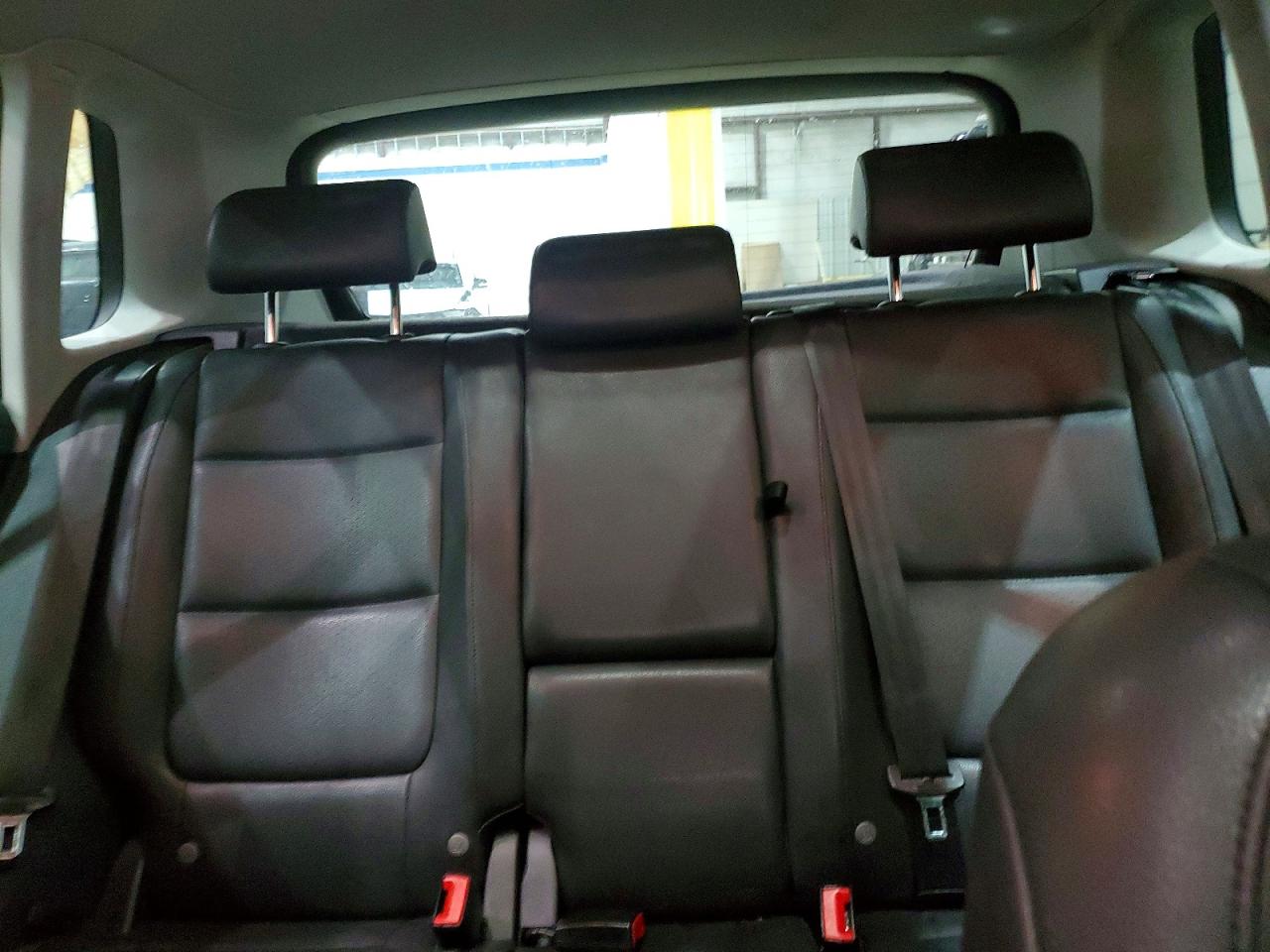 2011 VOLKSWAGEN TIGUAN S photo 10
