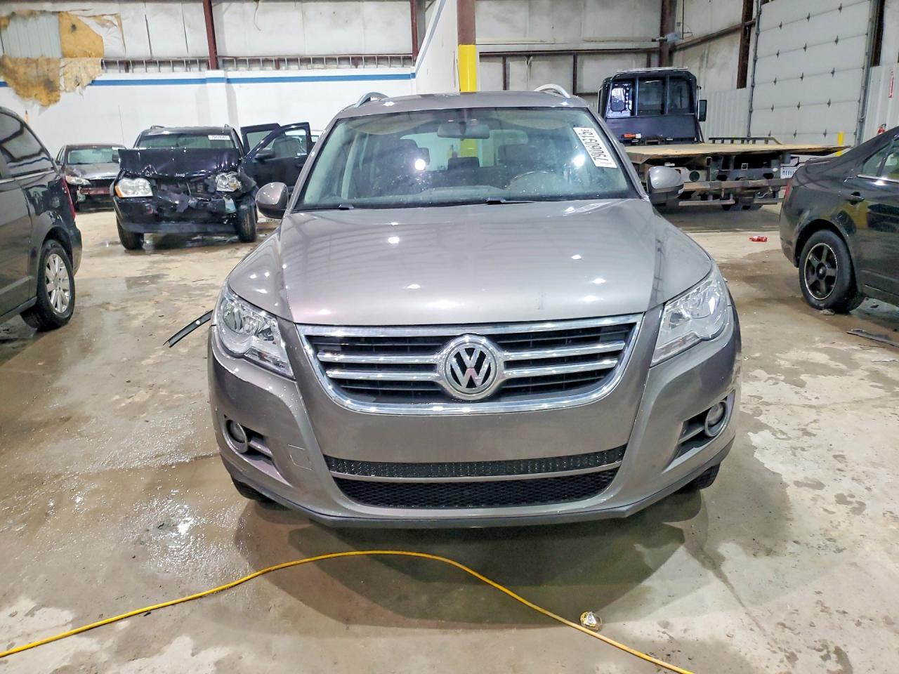 2011 VOLKSWAGEN TIGUAN S photo 5