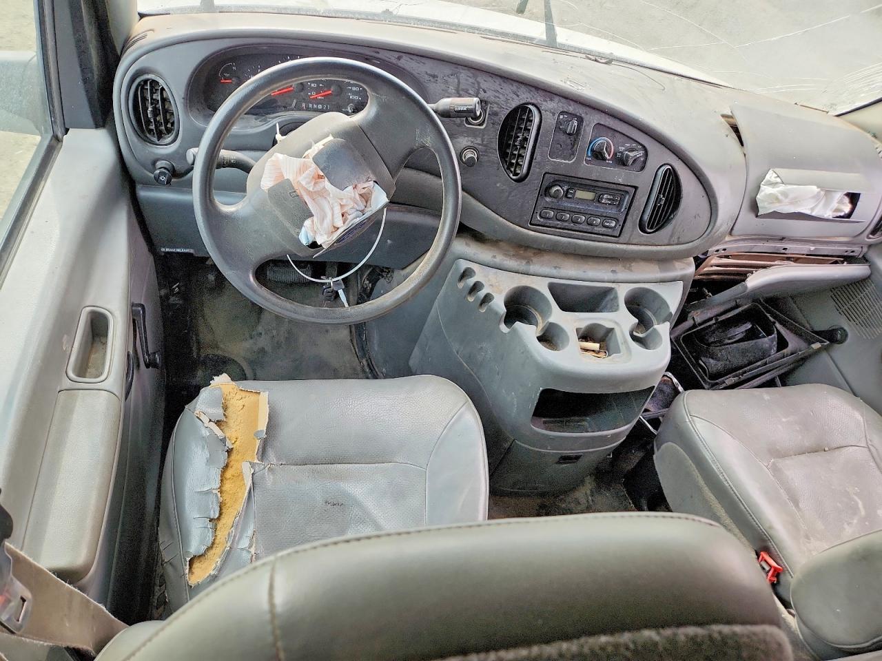 2004 FORD ECONOLINE E250 VAN photo 8