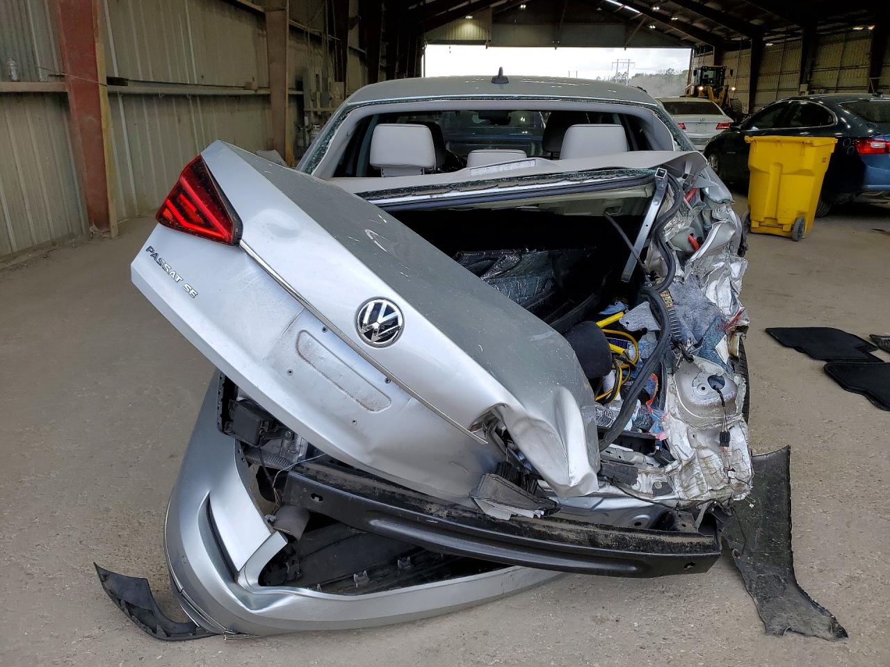 2017 VOLKSWAGEN PASSAT photo 6