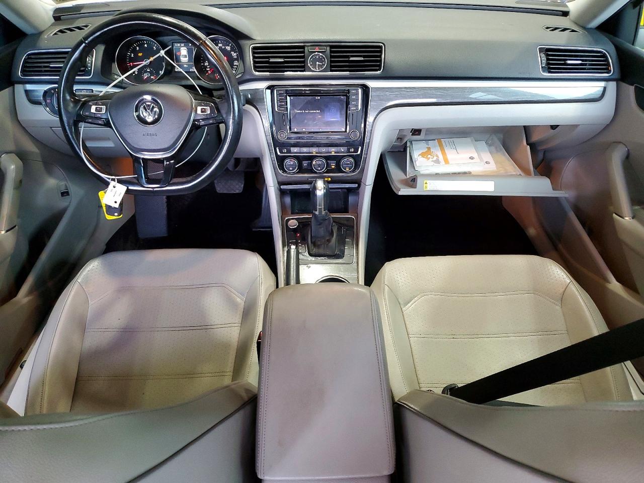 2017 VOLKSWAGEN PASSAT photo 8