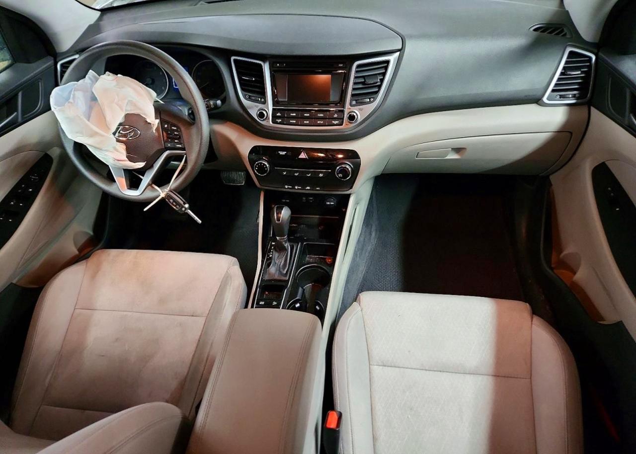 2017 HYUNDAI TUCSON SE photo 8