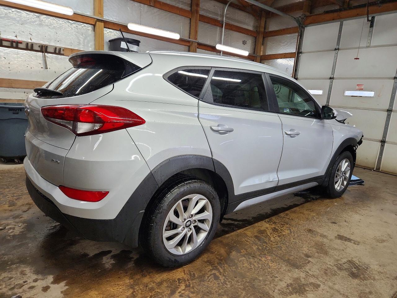 2017 HYUNDAI TUCSON SE photo 3