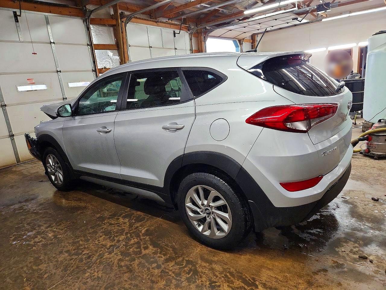 2017 HYUNDAI TUCSON SE photo 2