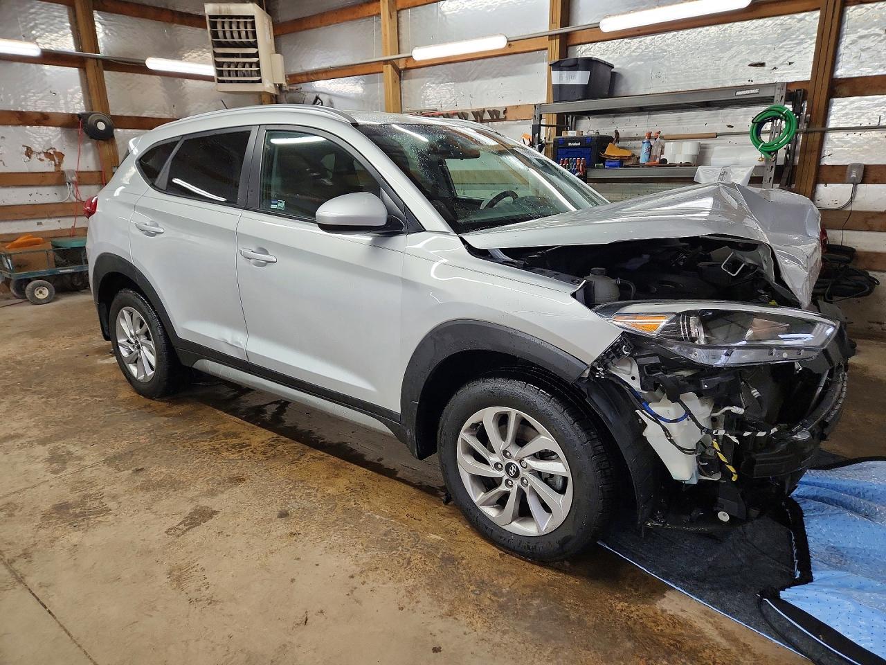 2017 HYUNDAI TUCSON SE photo 4