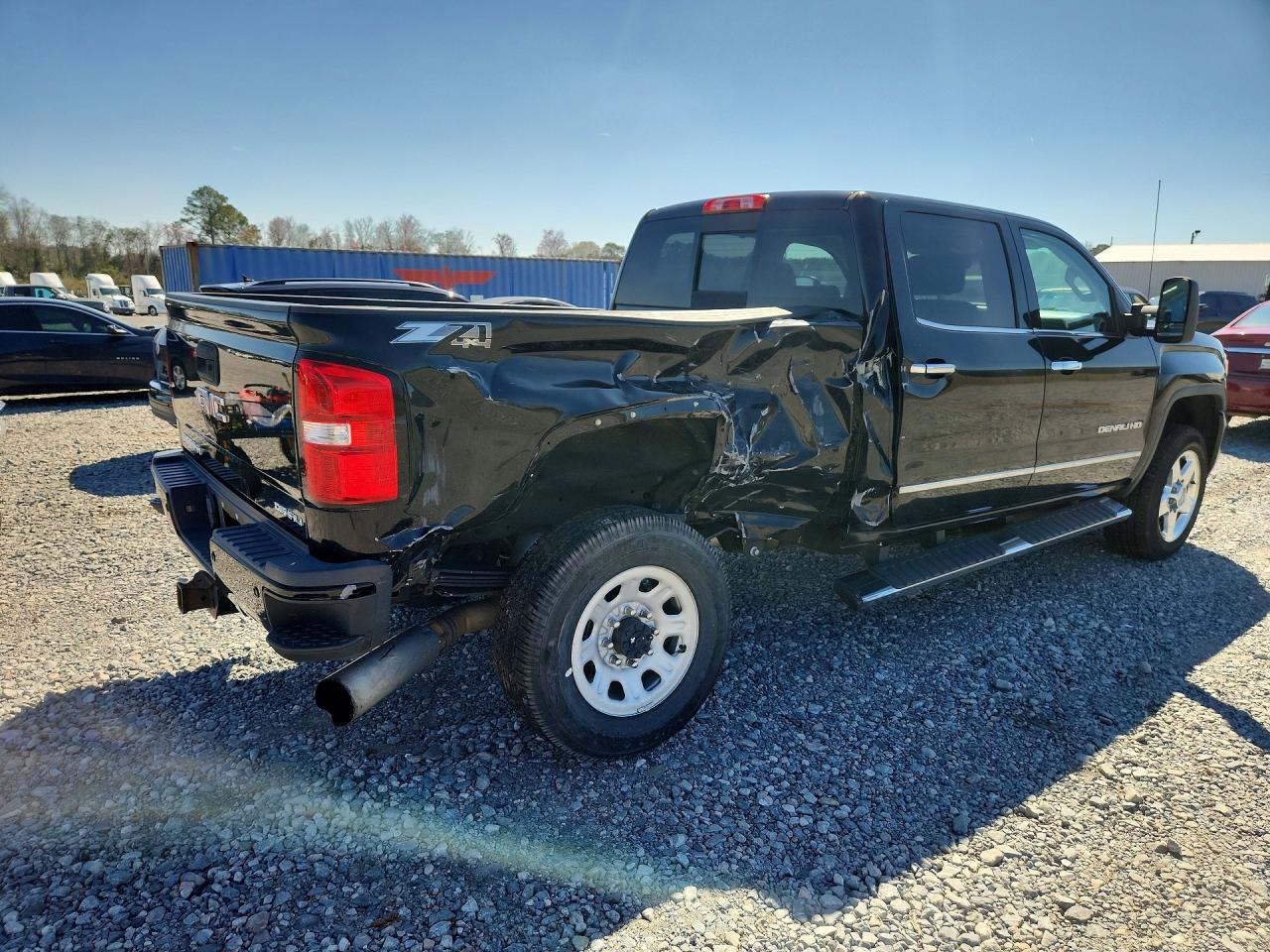 2015 GMC SIERRA K2500 DENALI photo 3