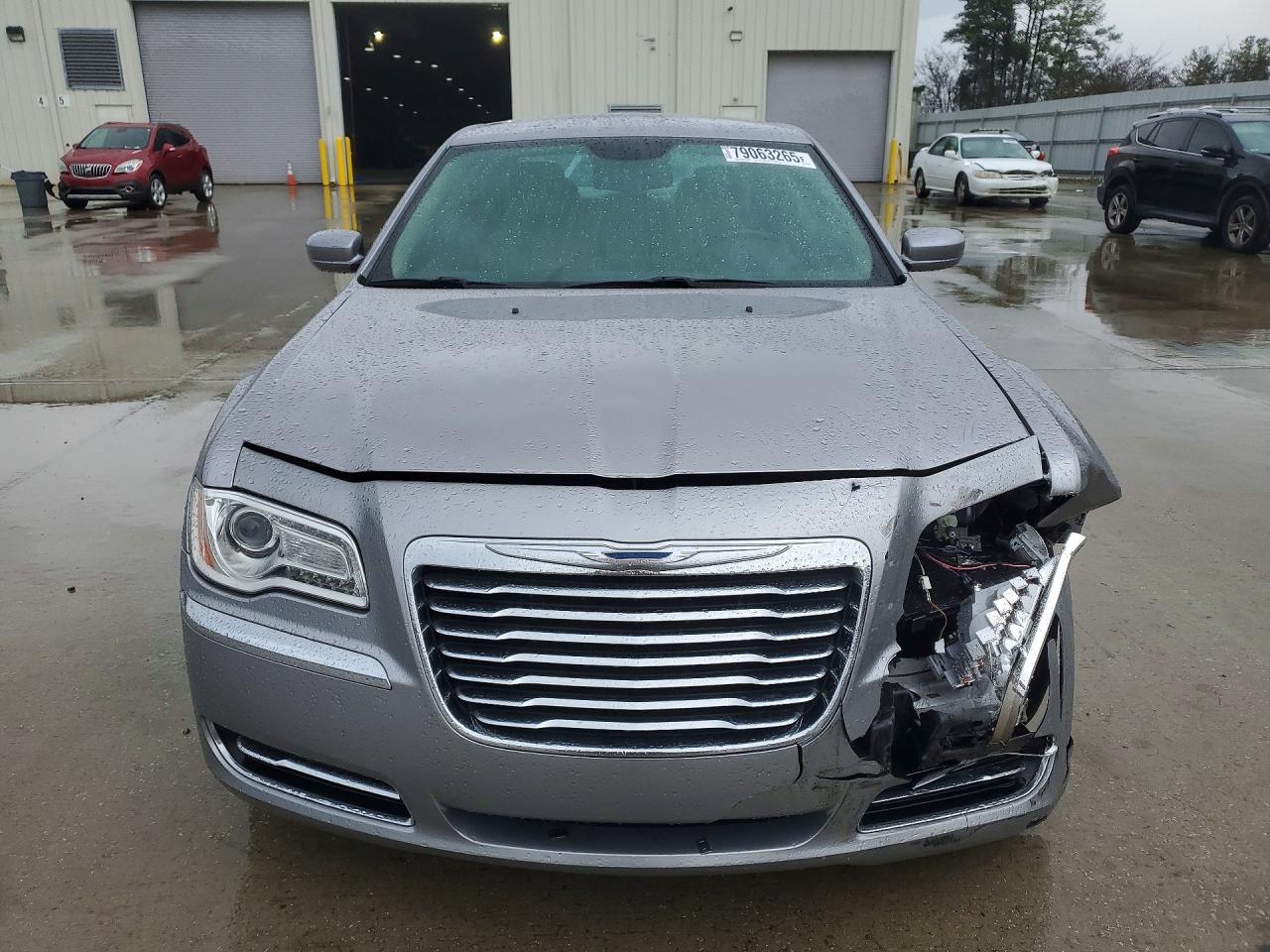 2014 CHRYSLER 300 photo 9