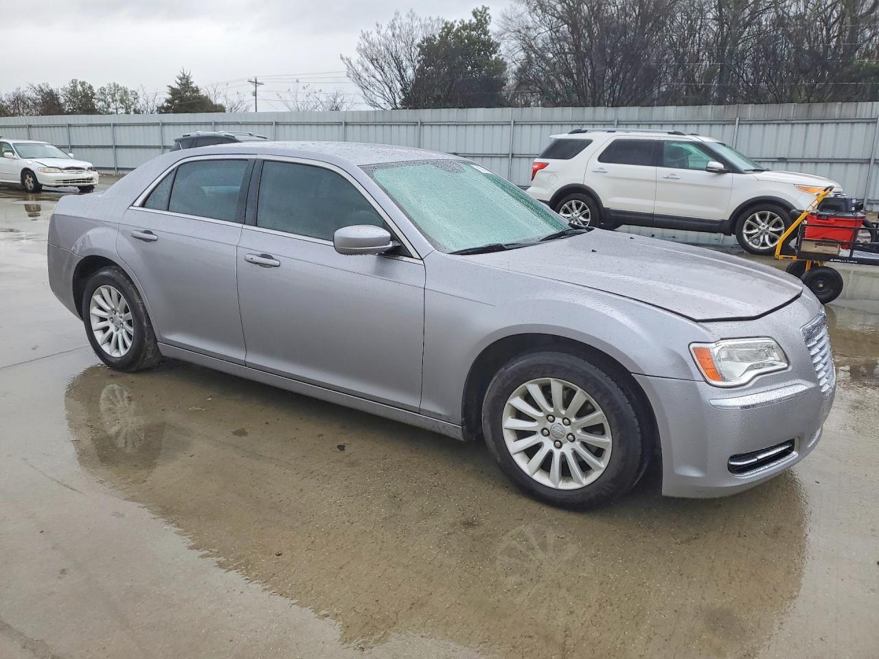 2014 CHRYSLER 300 photo 7