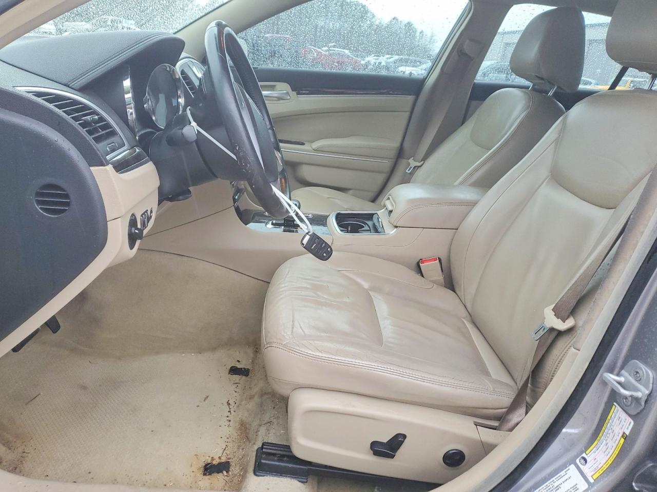 2014 CHRYSLER 300 photo 13