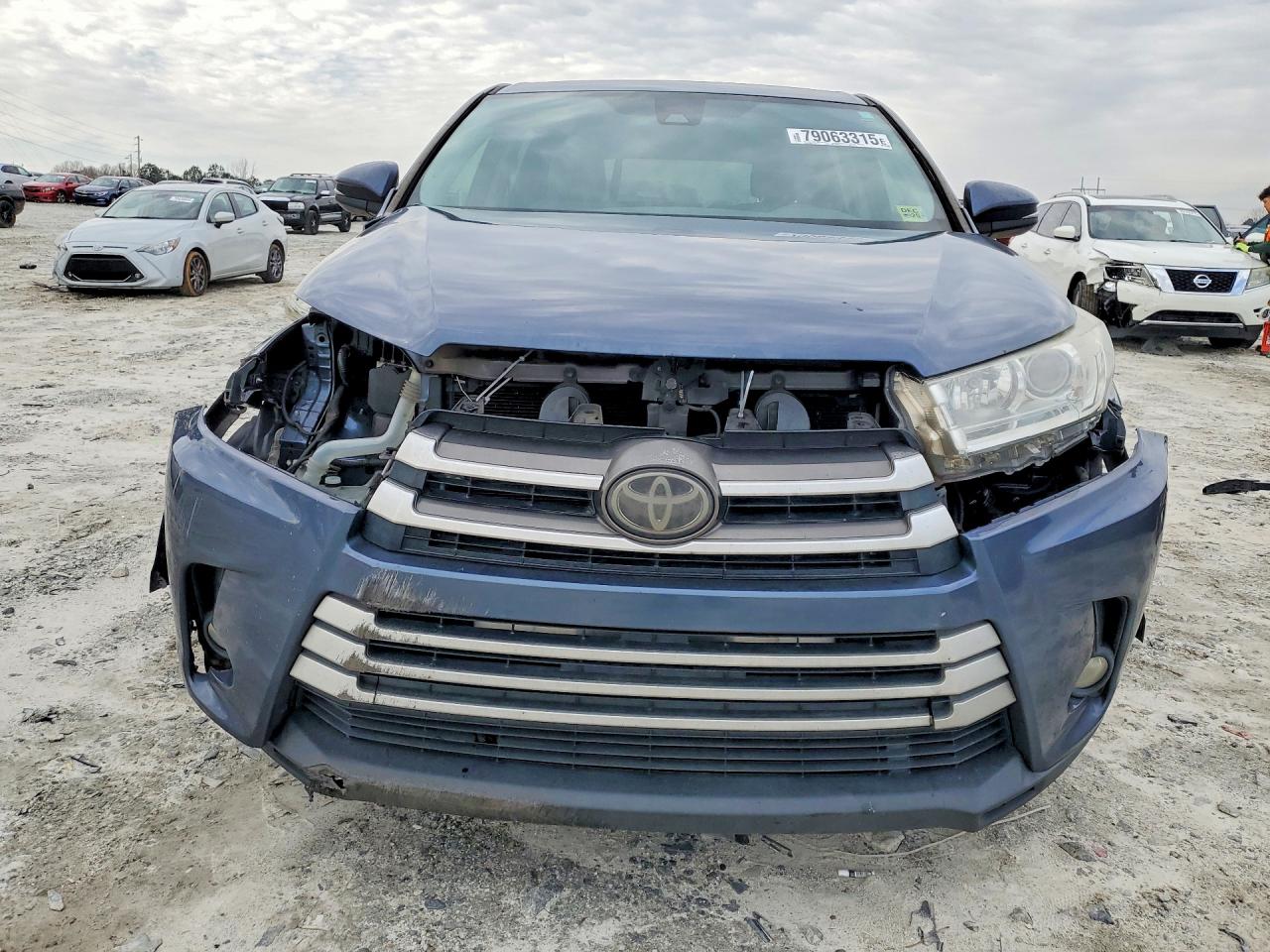 2017 TOYOTA HIGHLANDER LE PLUS photo 5