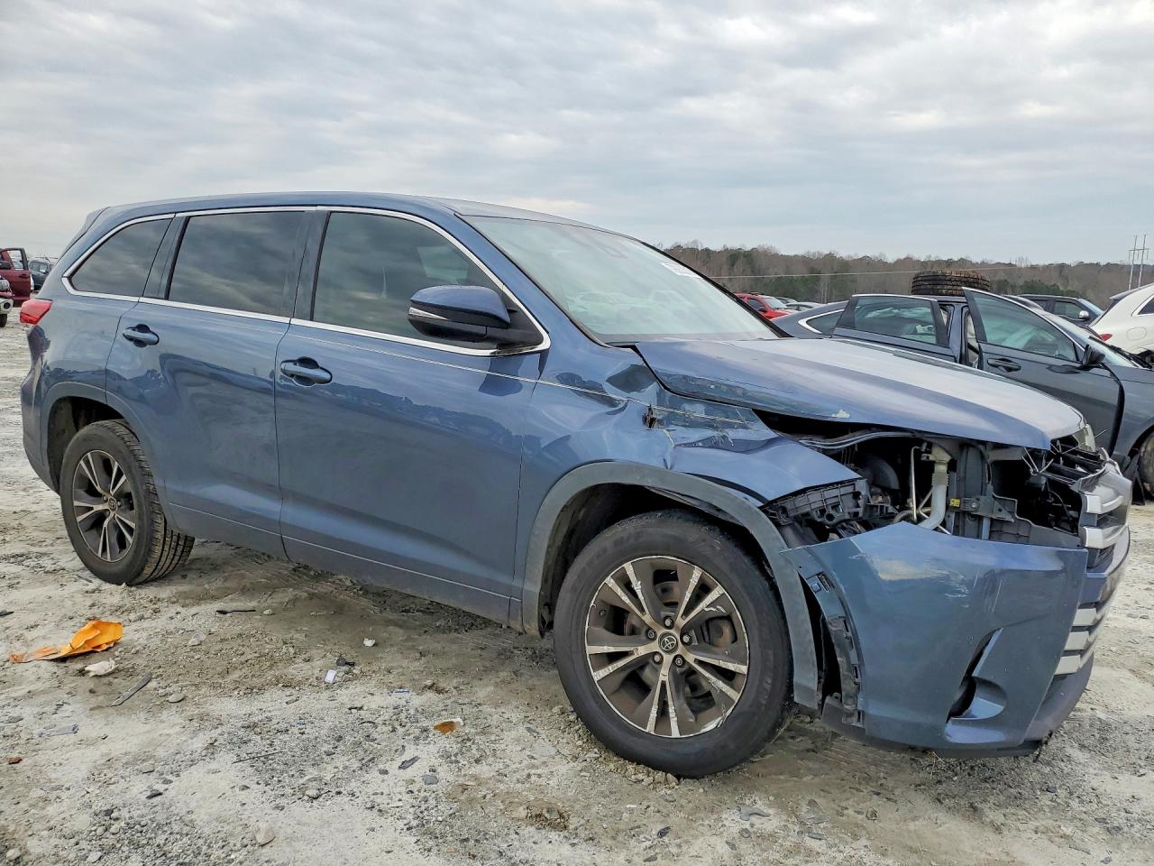2017 TOYOTA HIGHLANDER LE PLUS photo 4
