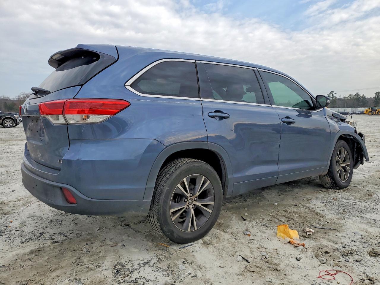 2017 TOYOTA HIGHLANDER LE PLUS photo 3