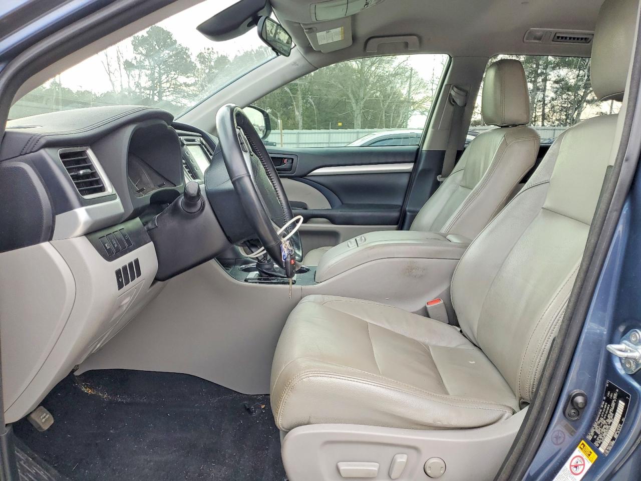 2017 TOYOTA HIGHLANDER LE PLUS photo 7