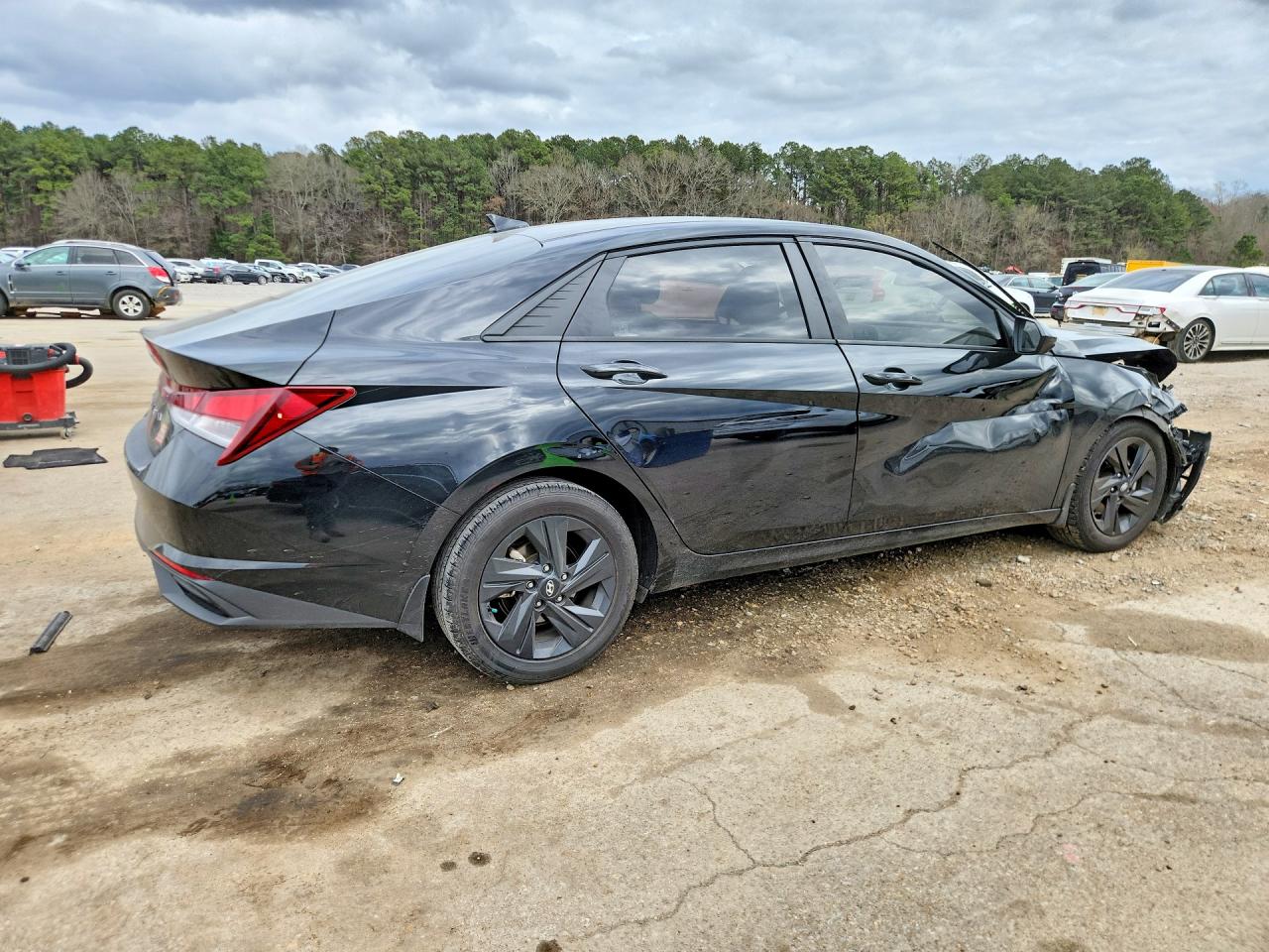 2023 HYUNDAI ELANTRA photo 3