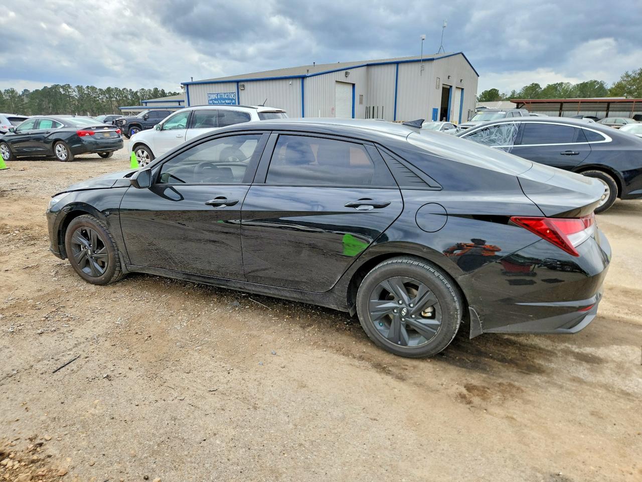2023 HYUNDAI ELANTRA photo 2