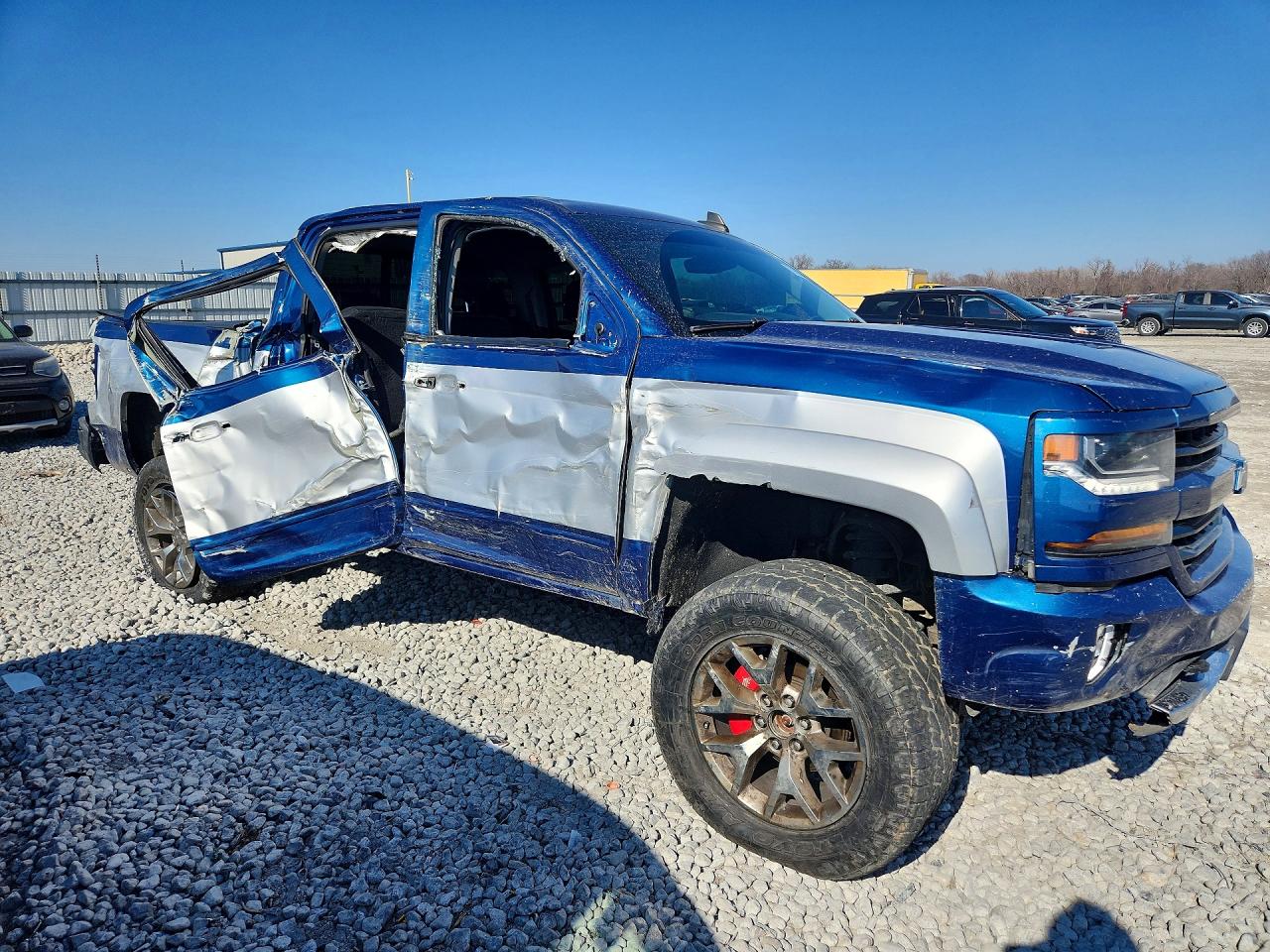 2017 CHEVROLET SILVERADO K1500 LT photo 4