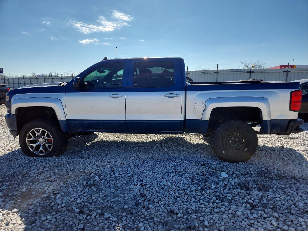 2017 CHEVROLET SILVERADO K1500 LT photo 2