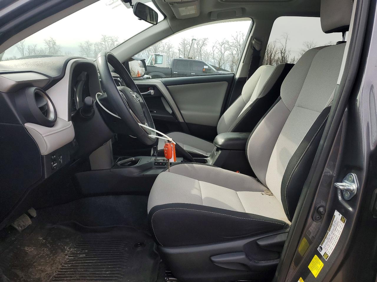 2016 TOYOTA RAV4 XLE photo 13