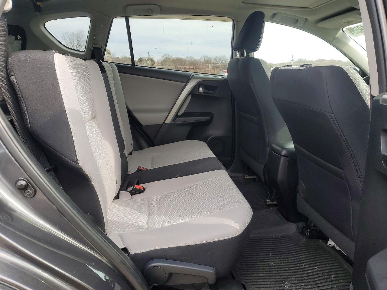 2016 TOYOTA RAV4 XLE photo 19