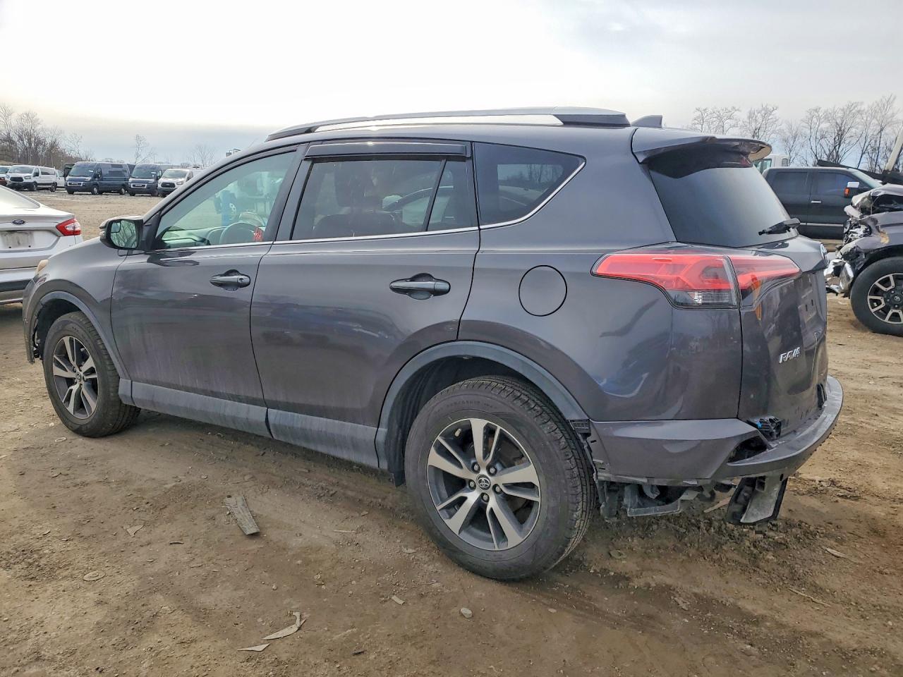 2016 TOYOTA RAV4 XLE photo 3