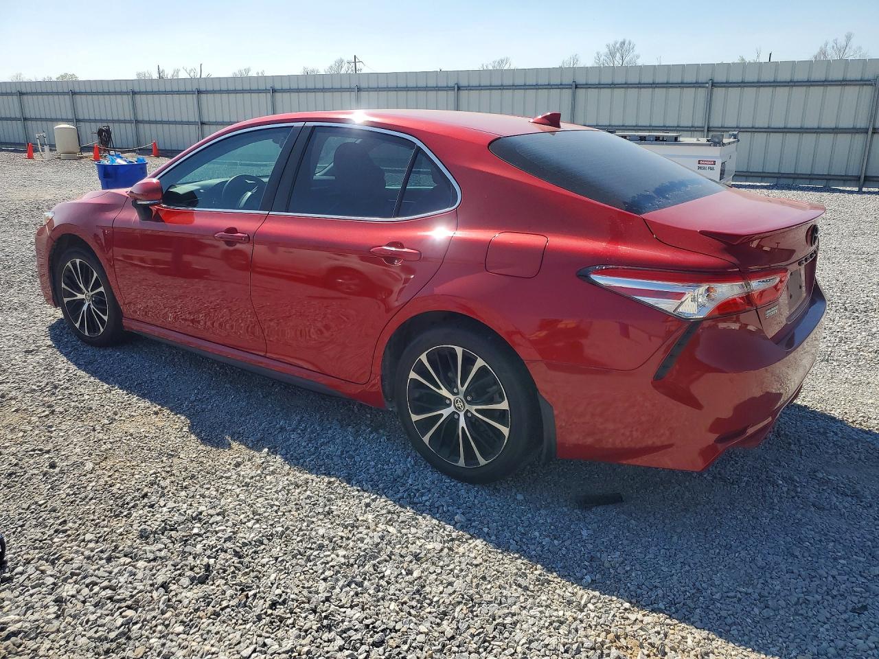 2020 TOYOTA CAMRY SE photo 4
