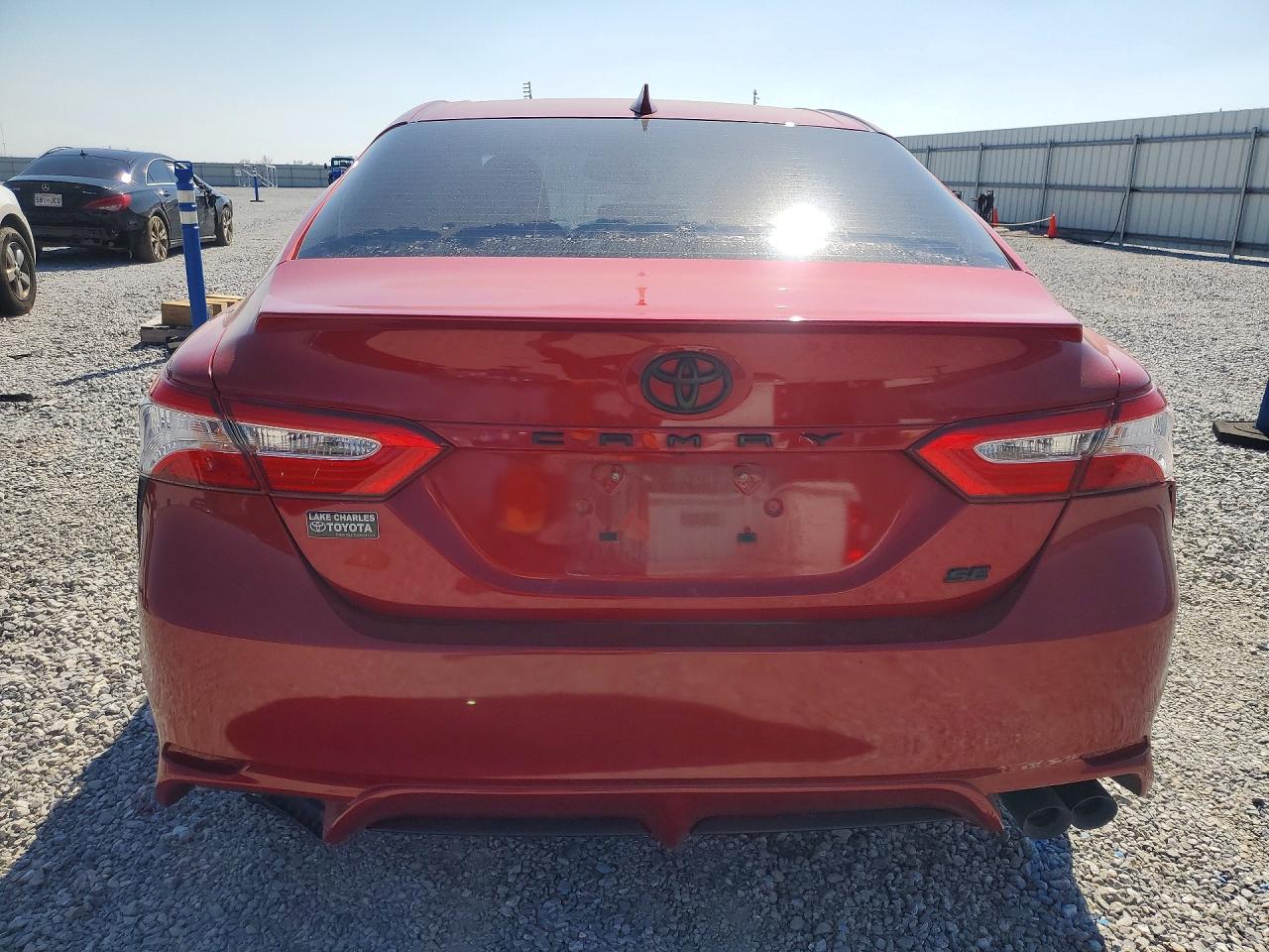 2020 TOYOTA CAMRY SE photo 16