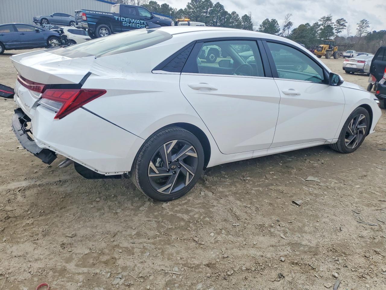 2025 HYUNDAI ELANTRA photo 5