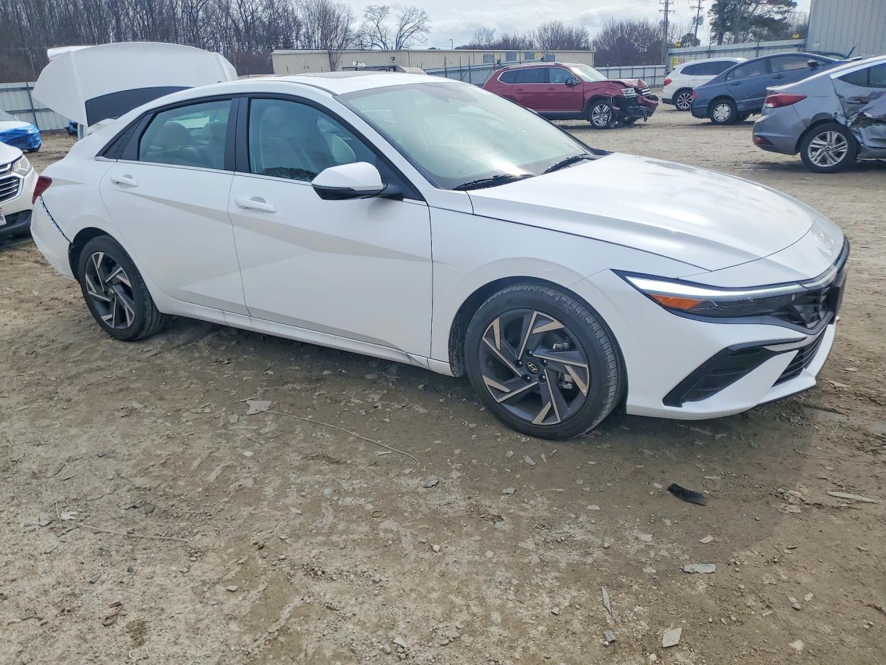 2025 HYUNDAI ELANTRA photo 7